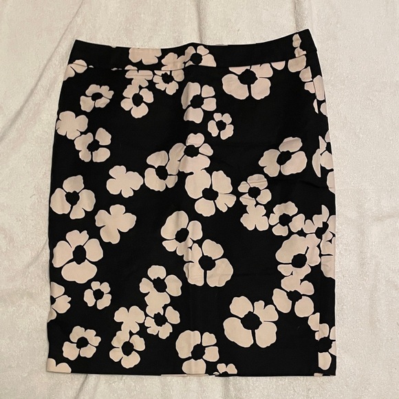 LOFT Dresses & Skirts - LOFT Black and Cream Floral Pencil Skirt